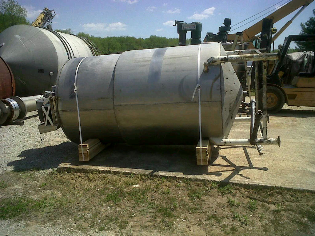 used approx. 1000 gallon stainless steel jacketed kettle, jacketed mix tank.  Sweep type mixer/agitator (shaft needs repair).  Approx. 58